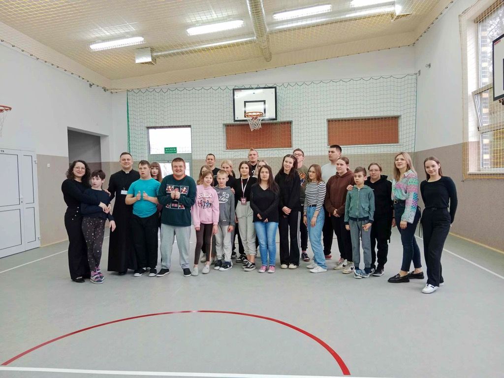 Koło Szkolnych Wolontariuszy odwiedziło Specjalny Ośrodek Szkolno-Wychowawczy w Czarni